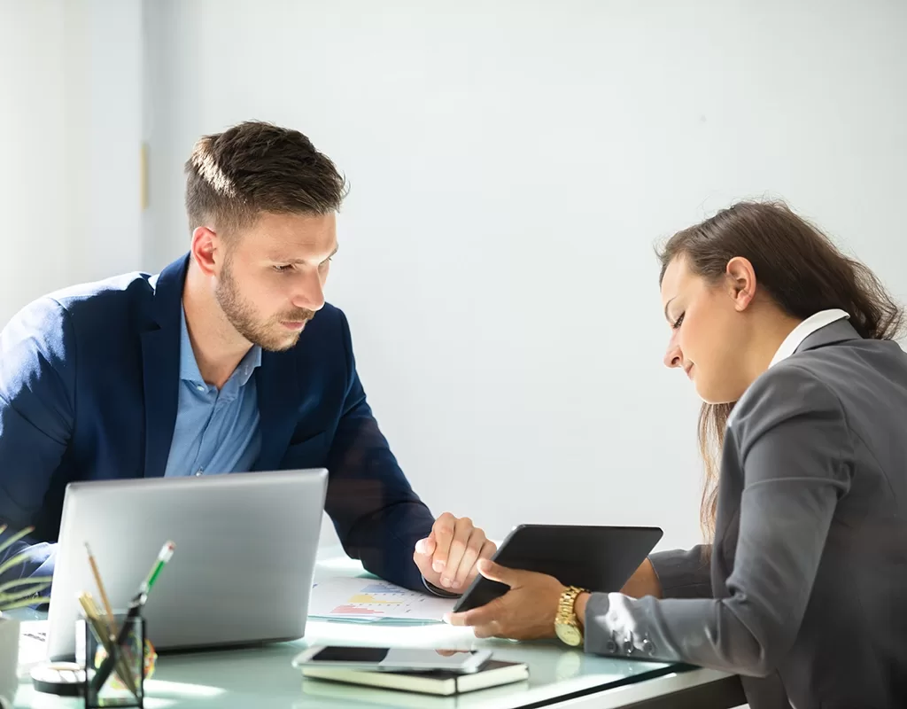 Creación de políticas empresariales para la implementación de Normas Internacionales de Información Financiera (NIIF).
